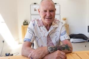 太阳报：58岁加斯科因在家中昏倒被紧急送往医院，目前情况稳定